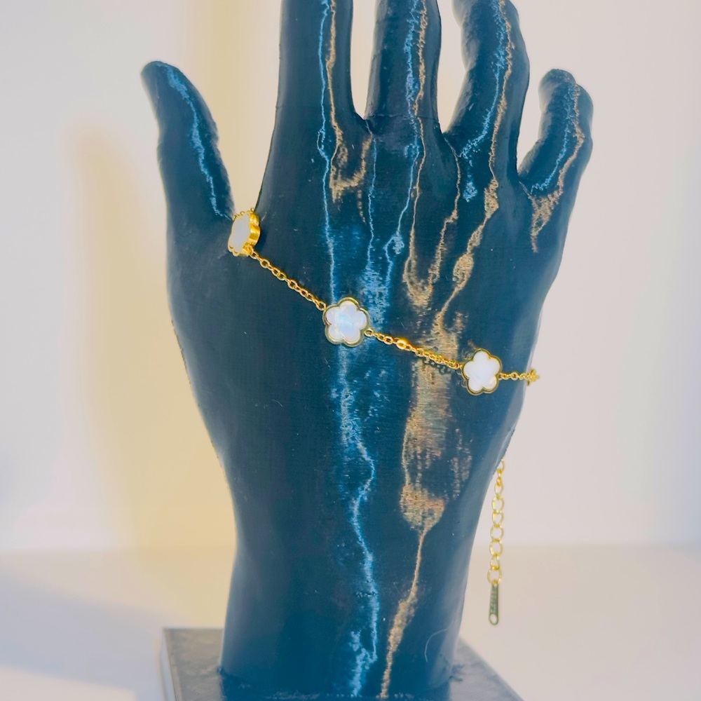 Clover minimalist link bracelet